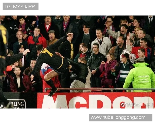 尼克斯与热火激烈对抗赛场冲突引发球迷热议与关注